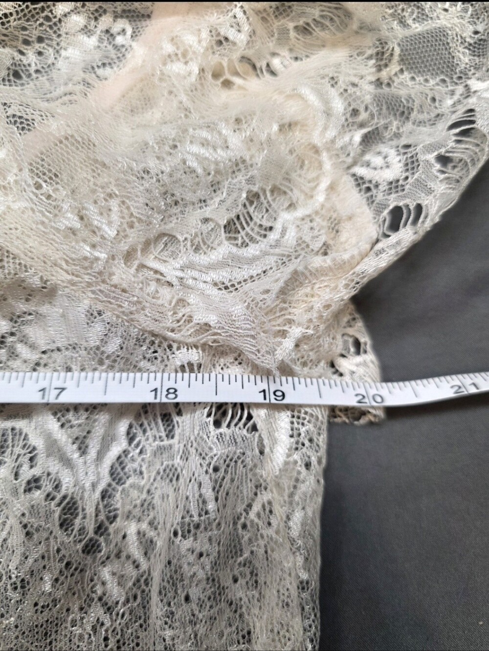 Kimchi Blue Cream Lace Cold Shoulder Cami Top Size S - Picture 4 of 6
